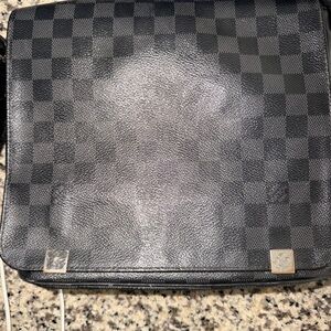 Louis Vuitton district Pm messenger bag